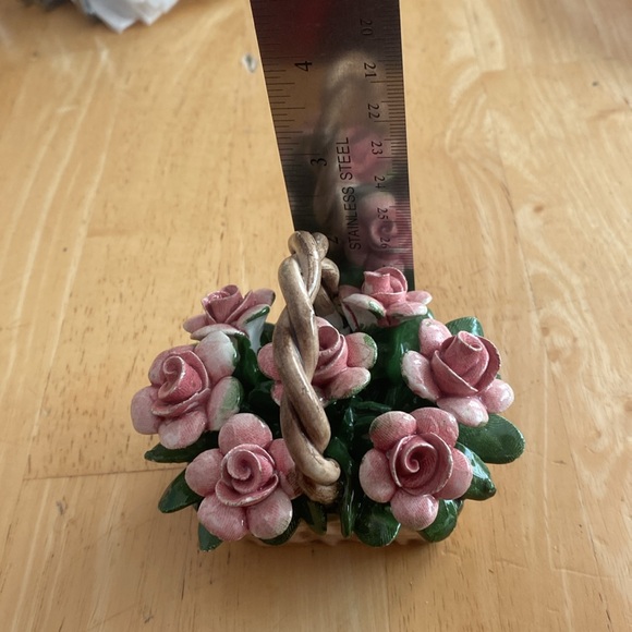 Vintage signed Nuova Capodimonte basket with flowers. From Italy. - Picture 4 of 5